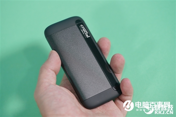 速度達(dá)1GB/s！英睿達(dá)X8移動SSD 2TB圖賞：4寸手機(jī)大小