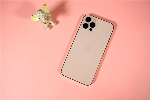 iPhone 12續(xù)航實測堪憂：玩游戲3小時沒電？