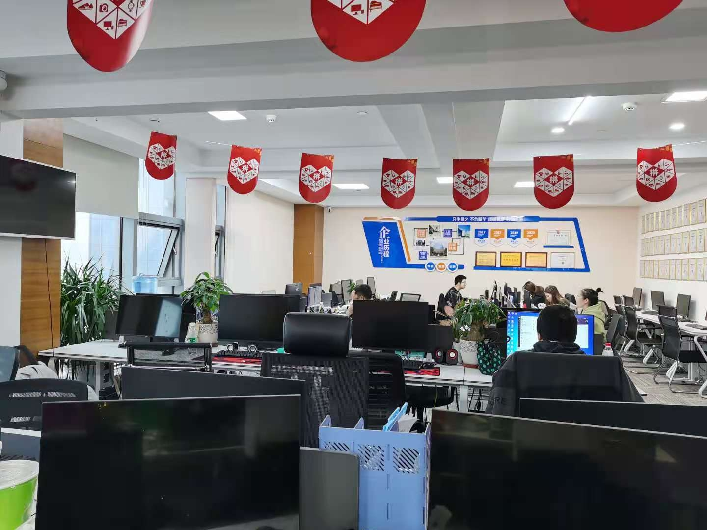 宏潤源電商榮獲品牌強國電商服務行業(yè)優(yōu)選成員單位
