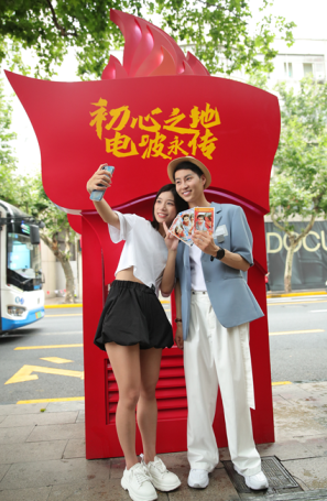 上海的電話亭，紅了！