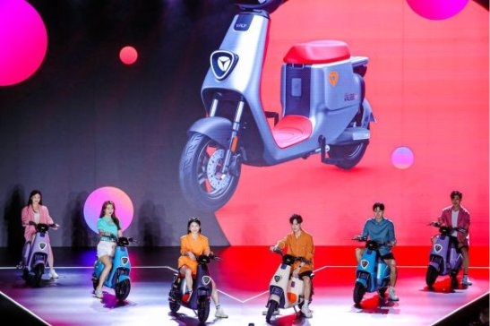 雅迪率先踏入聚焦體驗(yàn)感、個(gè)性化、智能化的新出行時(shí)代