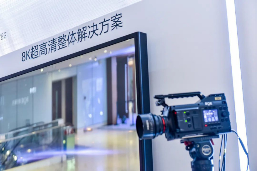 京東方展示 110 英寸 8K 超高清顯示產(chǎn)品：超寬視角，搭載獨(dú)有 ADS Pro 技術(shù)
