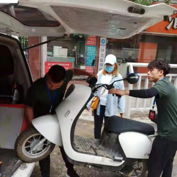 河南一定“中”！雅迪電動車救援隊緊急馳援災區(qū)