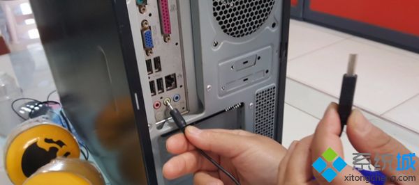 音箱插電腦哪個孔 電腦怎樣連接音響