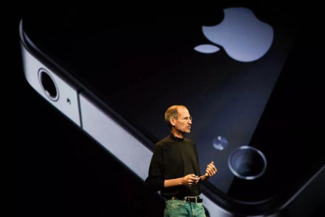 蘋果回憶：為證明 iPhone 結(jié)實，喬布斯拿起手機就往地上摔