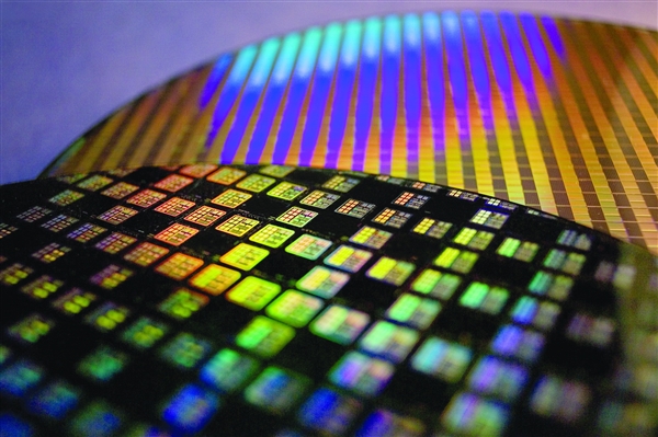 無需EUV光刻機 鎧俠開發(fā)NIL半導體工藝:直奔5nm