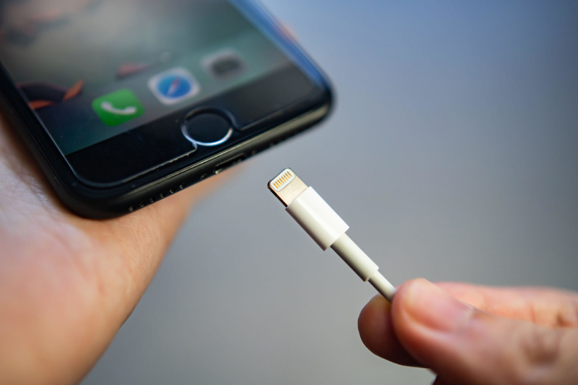 蘋果教你如何保持 iPhone 手機電池健康：遠離極端溫度、充電時移除某些保護殼