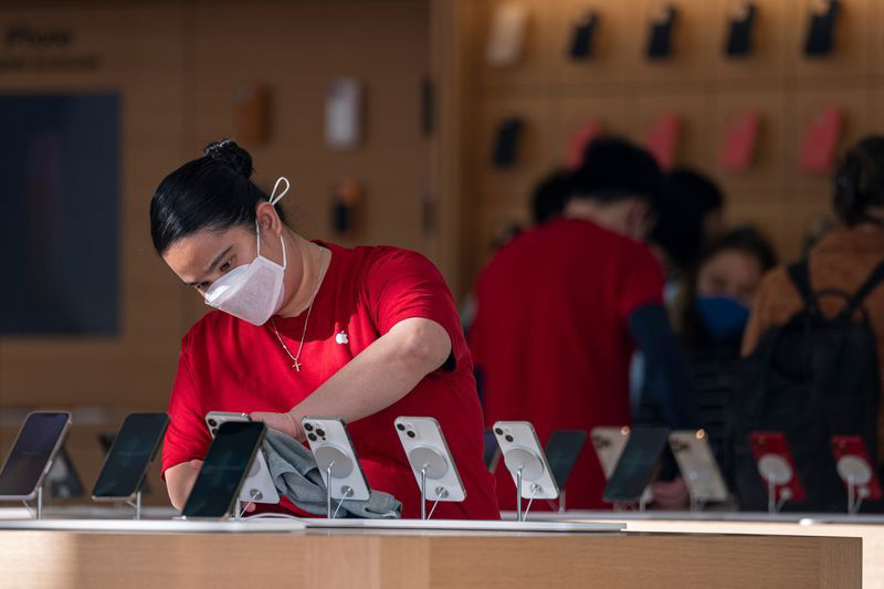 蘋果開始全面取消強制口罩令，恢復零售店課程