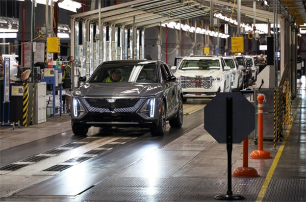 凱迪拉克純電動汽車LYRIQ下線：續(xù)航650公里，第三季度國內(nèi)交付