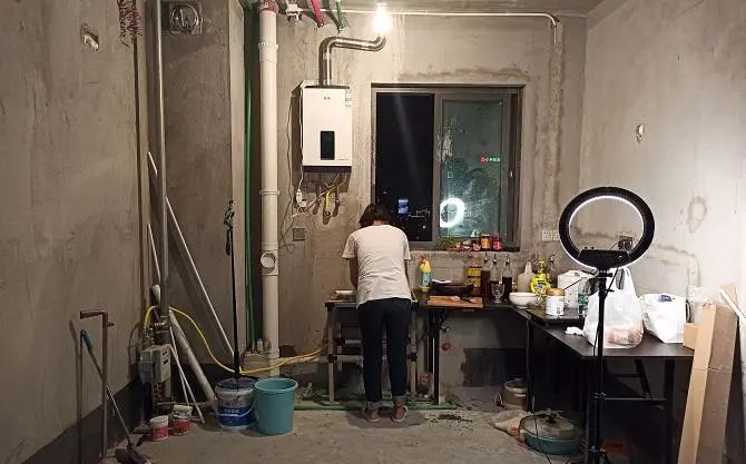 捐助毛坯房女孩這家企業(yè)真的是騙子嗎？
