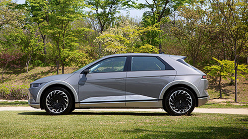 Rivian CEO 稱電動(dòng)汽車電池將嚴(yán)重短缺，比芯片短缺更嚴(yán)重