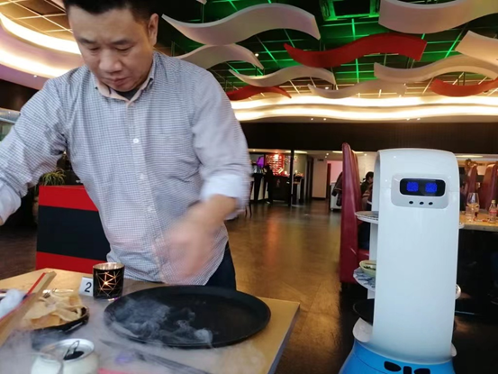 引起圍觀，比利時(shí)的擎朗機(jī)器人助力實(shí)現(xiàn)智慧轉(zhuǎn)型